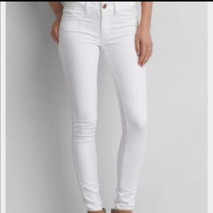 AEO White Skinny Jeans